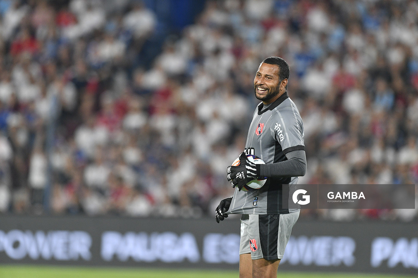 Rodolfo Alves, golero de Central Español, Liga AUF Uruguaya. Estadio Gran Parque Central.