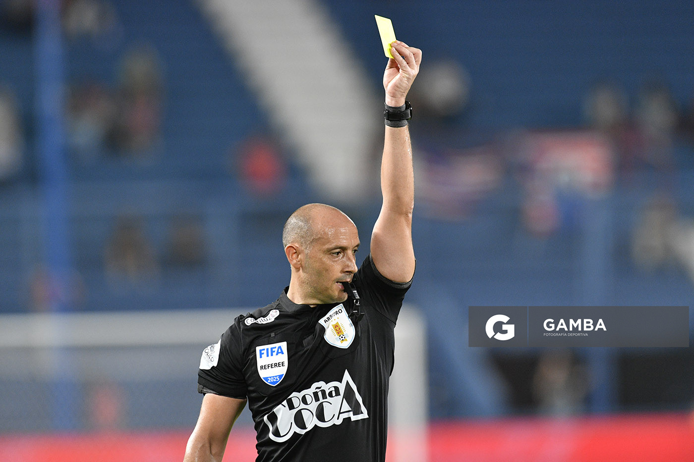 Javier Burgos, árbitro central, Liga AUF Uruguaya. Estadio Gran Parque Central.