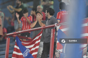 Hinchas de Central Español. Liga AUF Uruguaya. Estadio Gran Parque Central.