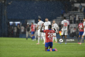 César Nunes, de Central Español, Liga AUF Uruguaya. Estadio Gran Parque Central.