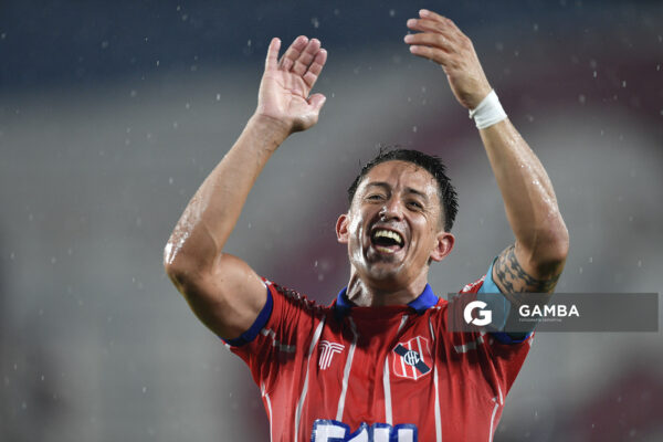Alejandro Villoldo, de Central Español, Liga AUF Uruguaya. Estadio Gran Parque Central.