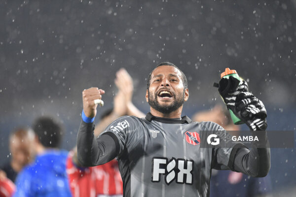 Rodolfo Alves, golero de Central Español, Liga AUF Uruguaya. Estadio Gran Parque Central.