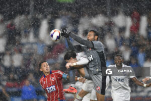 Rodolfo Alves, golero de Central Español, Liga AUF Uruguaya. Estadio Gran Parque Central.