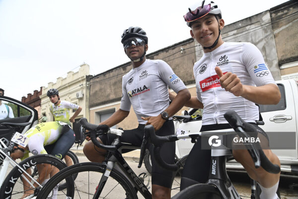 Armando García Olaya y Raimundo Carvajal; de TaG Cycling Team. 81ª Vuelta Ciclista del Uruguay.