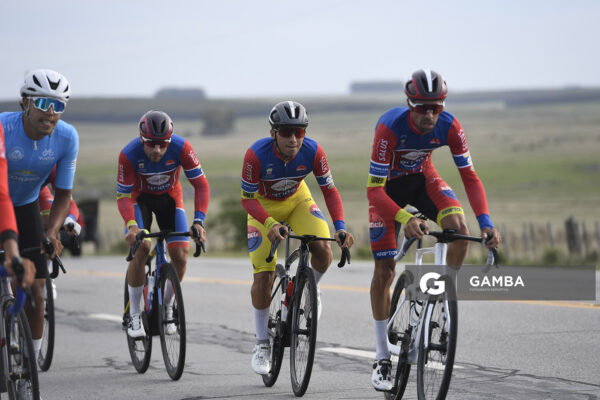 Pablo Bonilla, de Club Náutico y de Pesca Boca de Cufré. Malla oro líder de la competencia. 81ª Vuelta Ciclista del Uruguay.