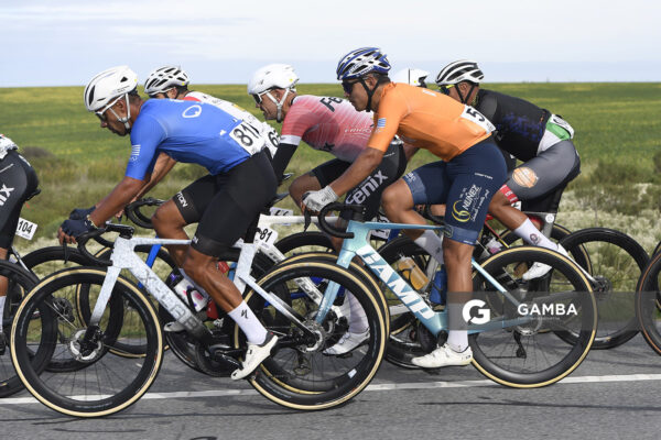 Ignacio Maldonado, de Armonía Cycles. Maicol Tábarez, de CC Cerro Largo. 81ª Vuelta Ciclista del Uruguay.