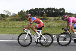Anderson Maldonado y Leonel Rodríguez, de Club Náutico y de Pesca Boca de Cufré. 81ª Vuelta Ciclista del Uruguay.