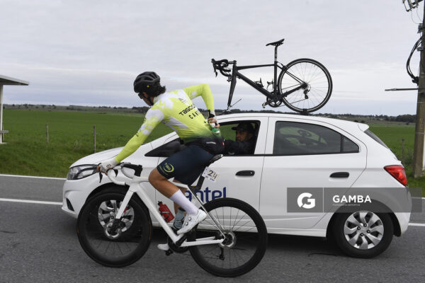 Charles Waddell, de TaG Cycling Team. 81ª Vuelta Ciclista del Uruguay.