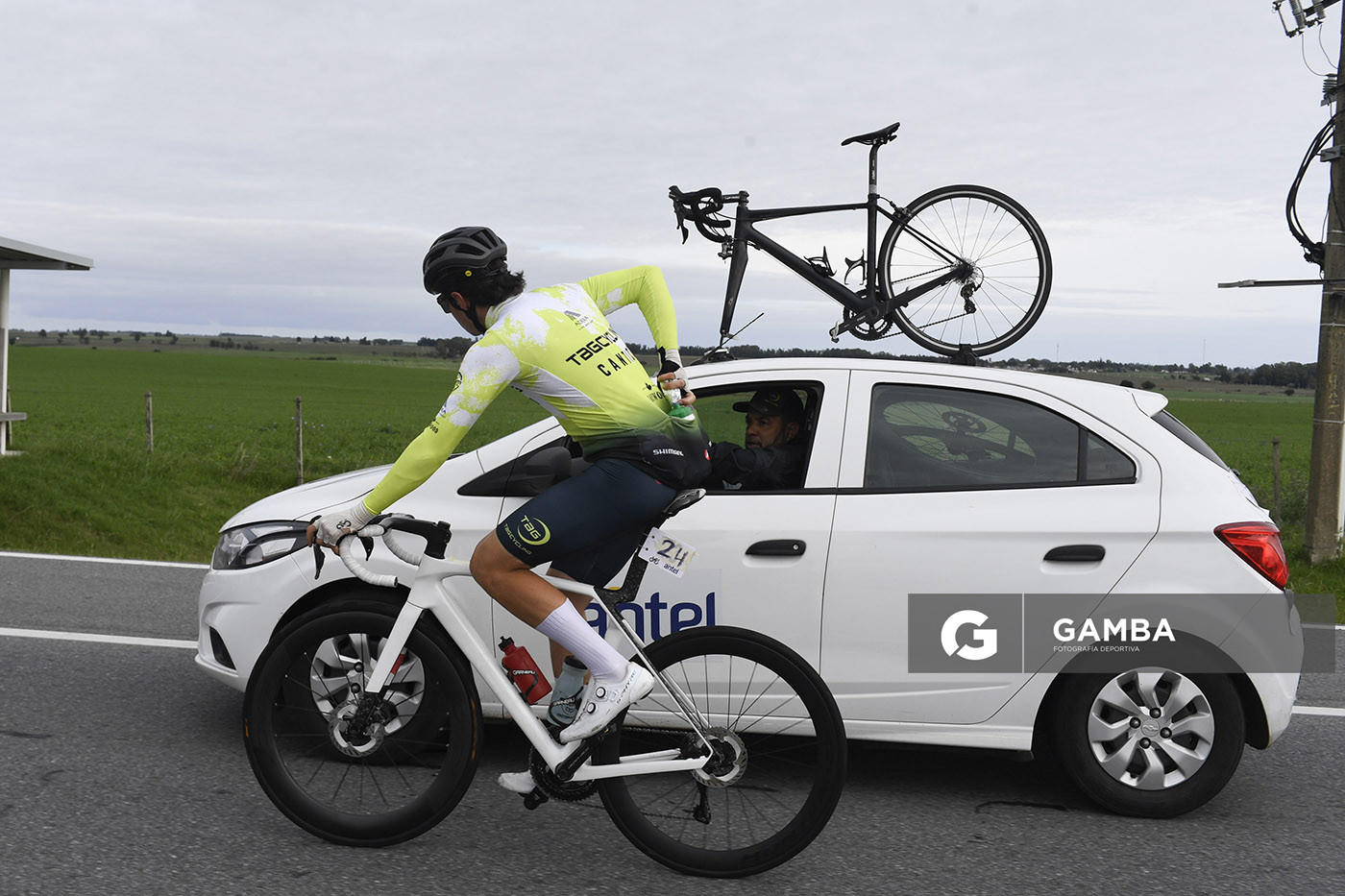 Charles Waddell, de TaG Cycling Team. 81ª Vuelta Ciclista del Uruguay.