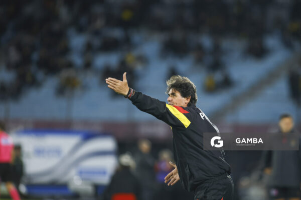 Leonel Rocco, director técnico de Progreso, Liga AUF Uruguaya. Estadio Centenario.