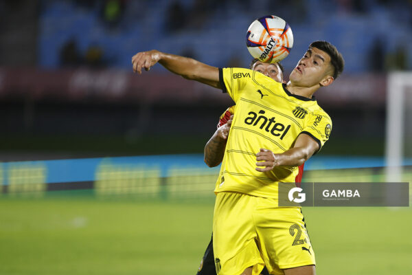 Gastón Togni, de Peñarol, Liga AUF Uruguaya. Estadio Centenario.