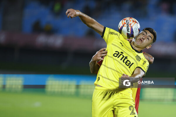 Gastón Togni, de Peñarol, Liga AUF Uruguaya. Estadio Centenario.