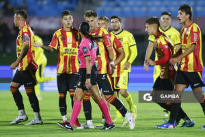 Anahí Fernández, árbitra central, Liga AUF Uruguaya. Estadio Centenario.