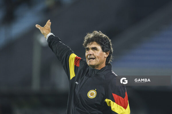 Leonel Rocco, director técnico de Progreso, Liga AUF Uruguaya. Estadio Centenario.