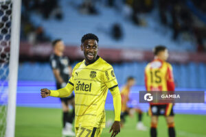 Luis Angulo, de Peñarol, Liga AUF Uruguaya. Estadio Centenario.