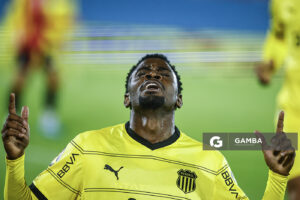 Luis Angulo, de Peñarol, Liga AUF Uruguaya. Estadio Centenario.