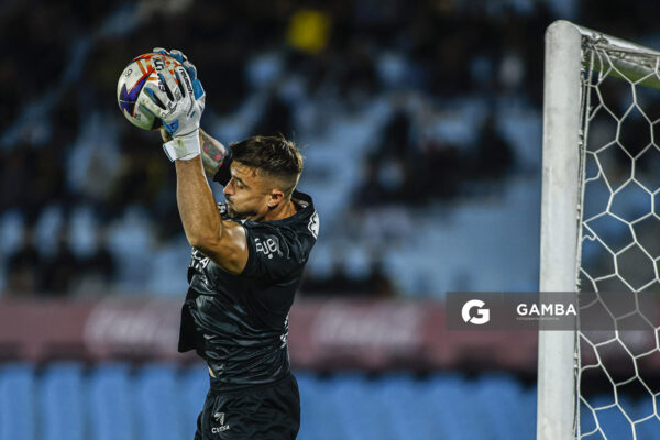 Andrés Mehring, golero de Progreso, Liga AUF Uruguaya. Estadio Centenario.