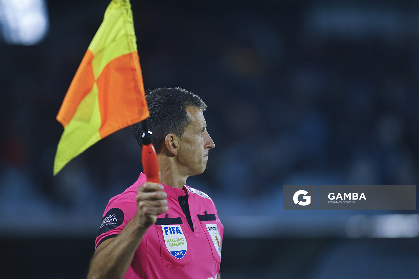 Nicolás Tarán, primer árbitro asistente,Liga AUF Uruguaya. Estadio Centenario.