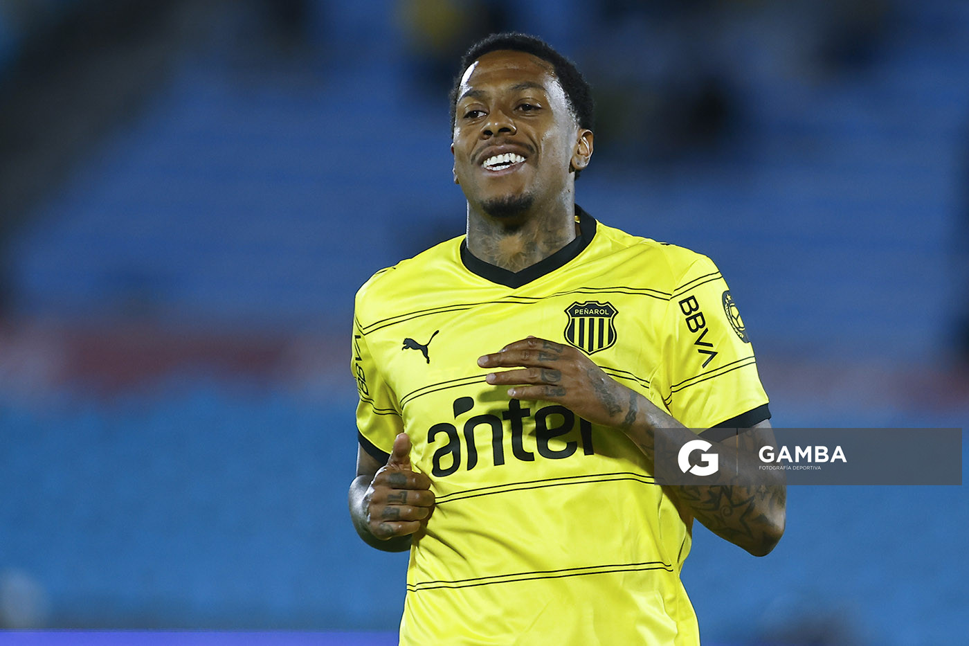 Abel Hernández, de Peñarol, Liga AUF Uruguaya. Estadio Centenario.