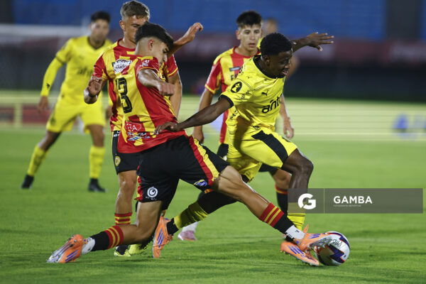 Luis Angulo, de Peñarol, Liga AUF Uruguaya. Estadio Centenario.