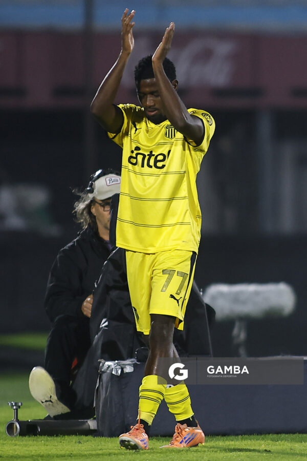 Luis Angulo, de Peñarol, Liga AUF Uruguaya. Estadio Centenario.