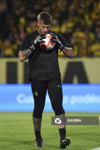 Washington Aguerre, golero de Peñarol, Liga AUF Uruguaya 2026. Estadio Campeón del Siglo.