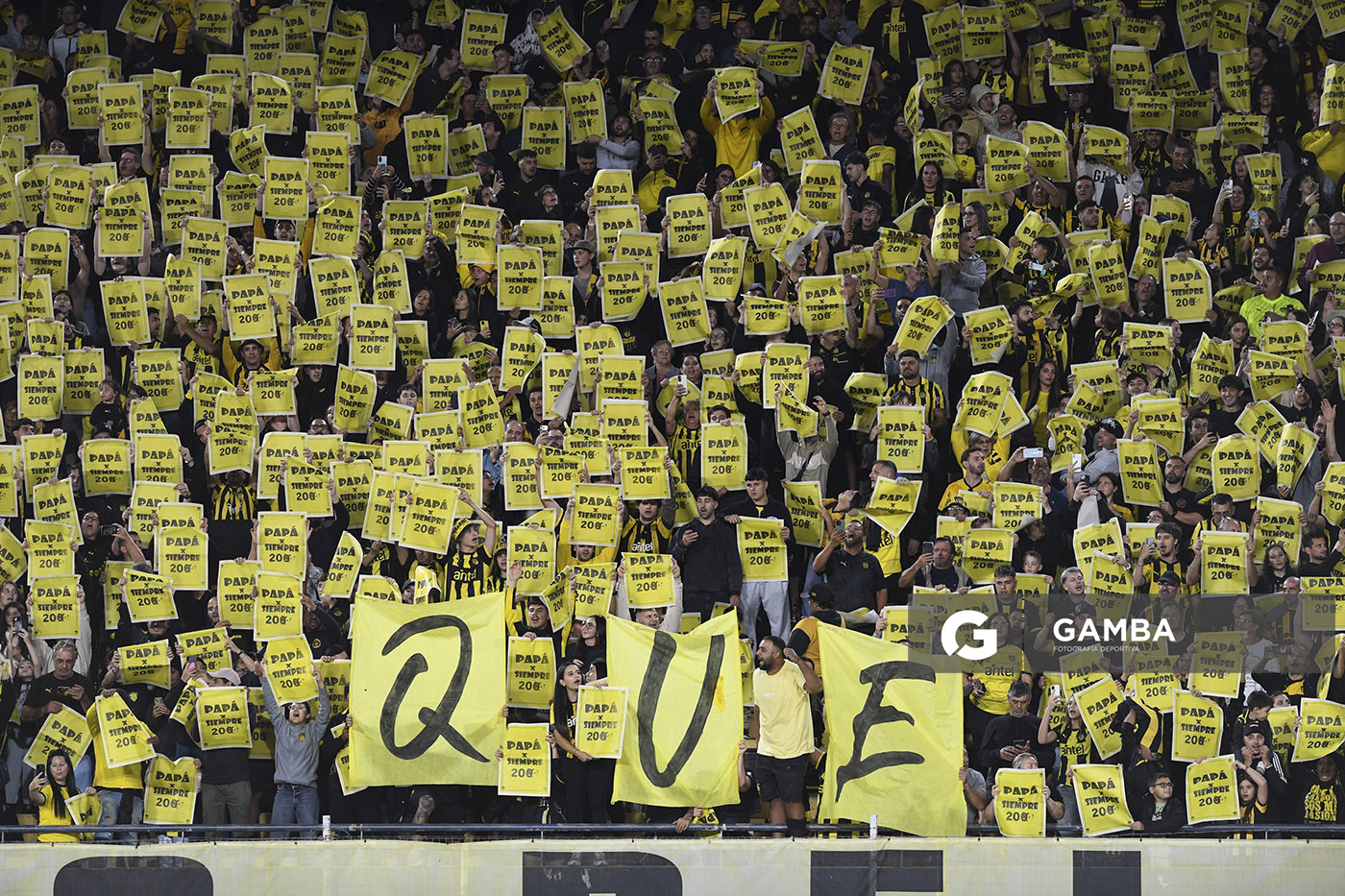 Hinchas de Peñarol. Liga AUF Uruguaya 2026. Estadio Campeón del Siglo.