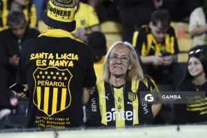 Hinchas de Peñarol. Liga AUF Uruguaya 2026. Estadio Campeón del Siglo.