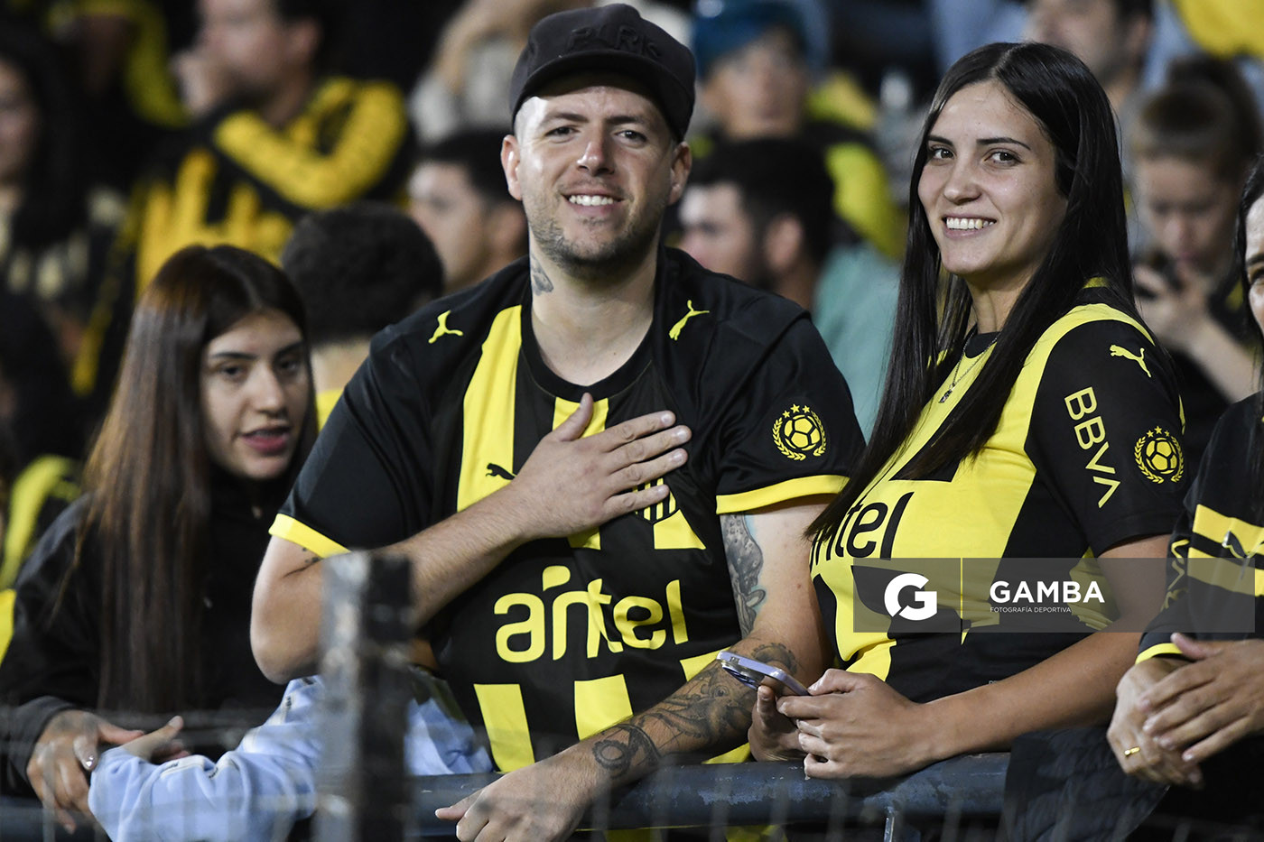 Hinchas de Peñarol. Liga AUF Uruguaya 2026. Estadio Campeón del Siglo.
