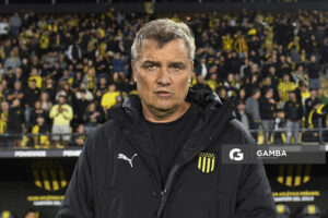 Diego Aguirre, director técnico de Peñarol, Liga AUF Uruguaya 2026. Estadio Campeón del Siglo.