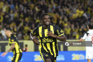 Luis Angulo, de Peñarol, Liga AUF Uruguaya 2026. Estadio Campeón del Siglo.