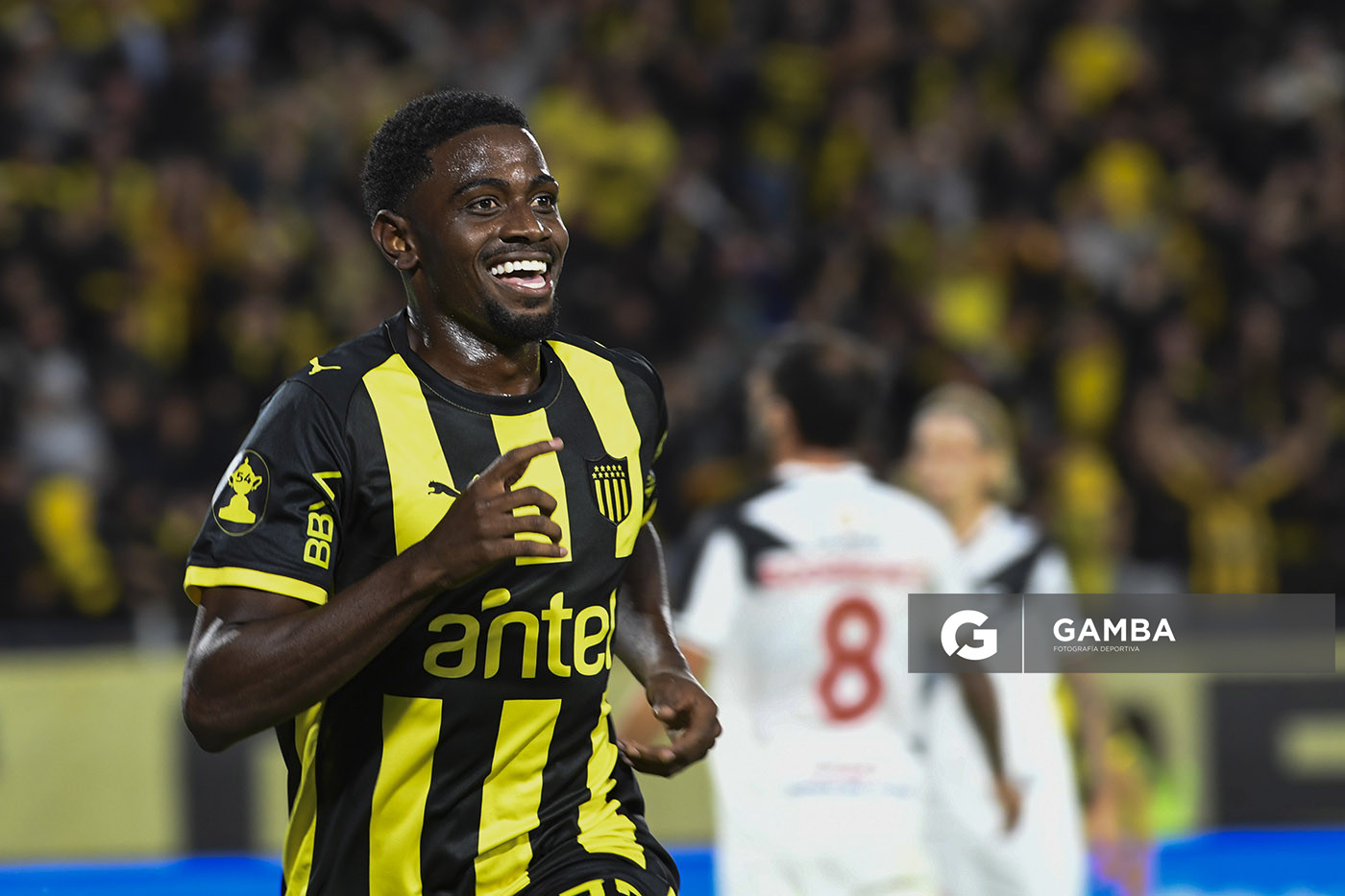 Luis Angulo, de Peñarol, Liga AUF Uruguaya 2026. Estadio Campeón del Siglo.