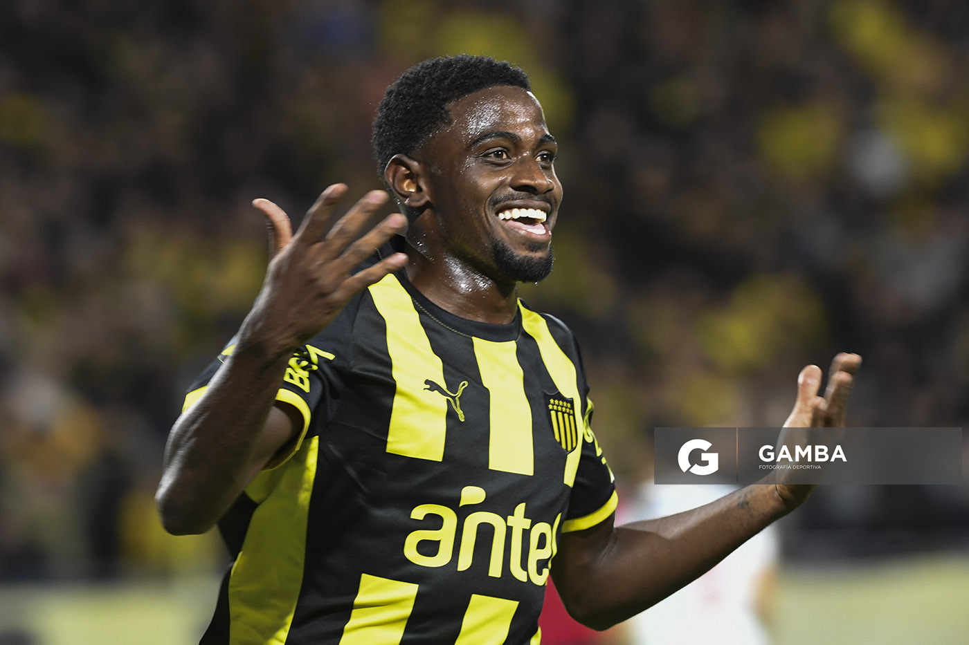 Luis Angulo, de Peñarol, Liga AUF Uruguaya 2026. Estadio Campeón del Siglo.