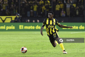Luis Angulo, de Peñarol, Liga AUF Uruguaya 2026. Estadio Campeón del Siglo.