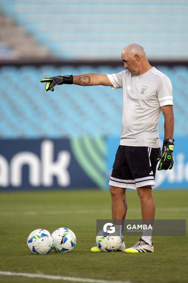 Jorge Contreras, entrenador de goleros de Racing, Copa Conmebol Sudamericana. Estadio Centenario.