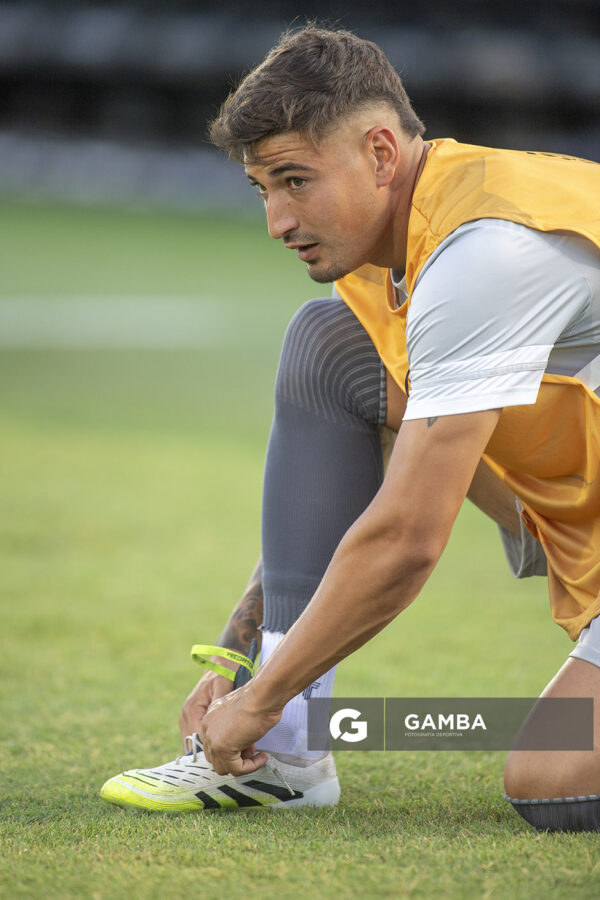Facundo Parada, de Racing, Copa Conmebol Sudamericana. Estadio Centenario.
