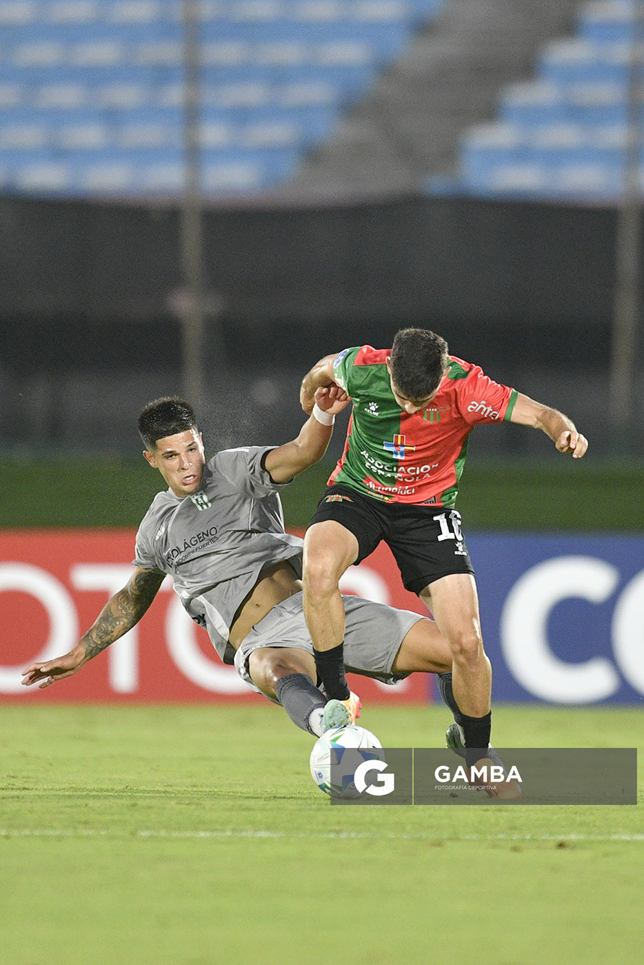Leandro Suhr, de Boston River, Copa Conmebol Sudamericana. Estadio Centenario.