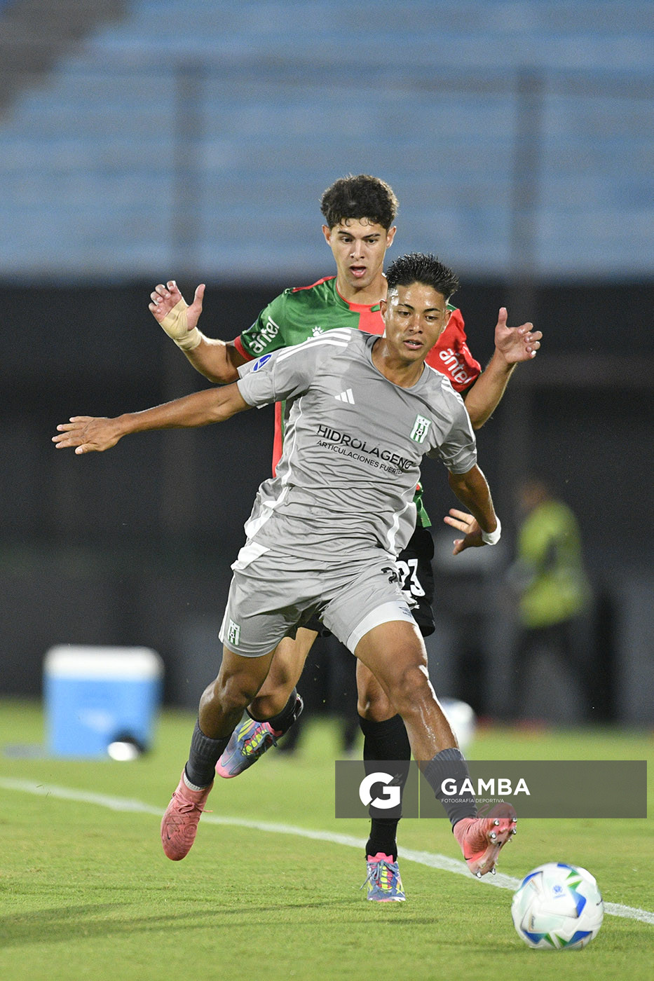 Alex Vázquez, de Racing, Copa Conmebol Sudamericana. Estadio Centenario.