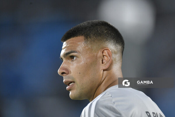 Agustín Álvarez Wallace, de Racing, Copa Conmebol Sudamericana. Estadio Centenario.