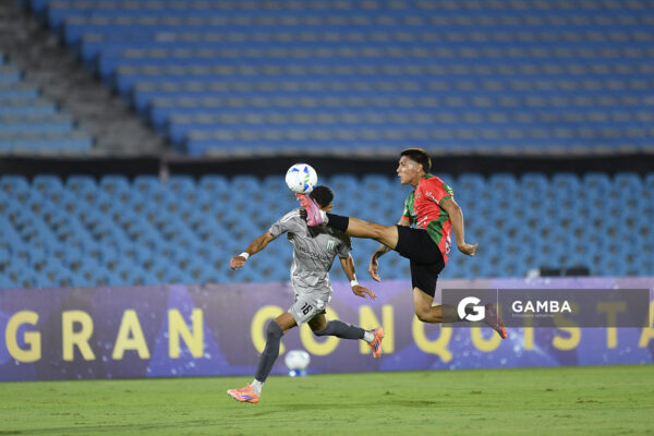 Fredy Martínez, de Boston River, Copa Conmebol Sudamericana. Estadio Centenario.