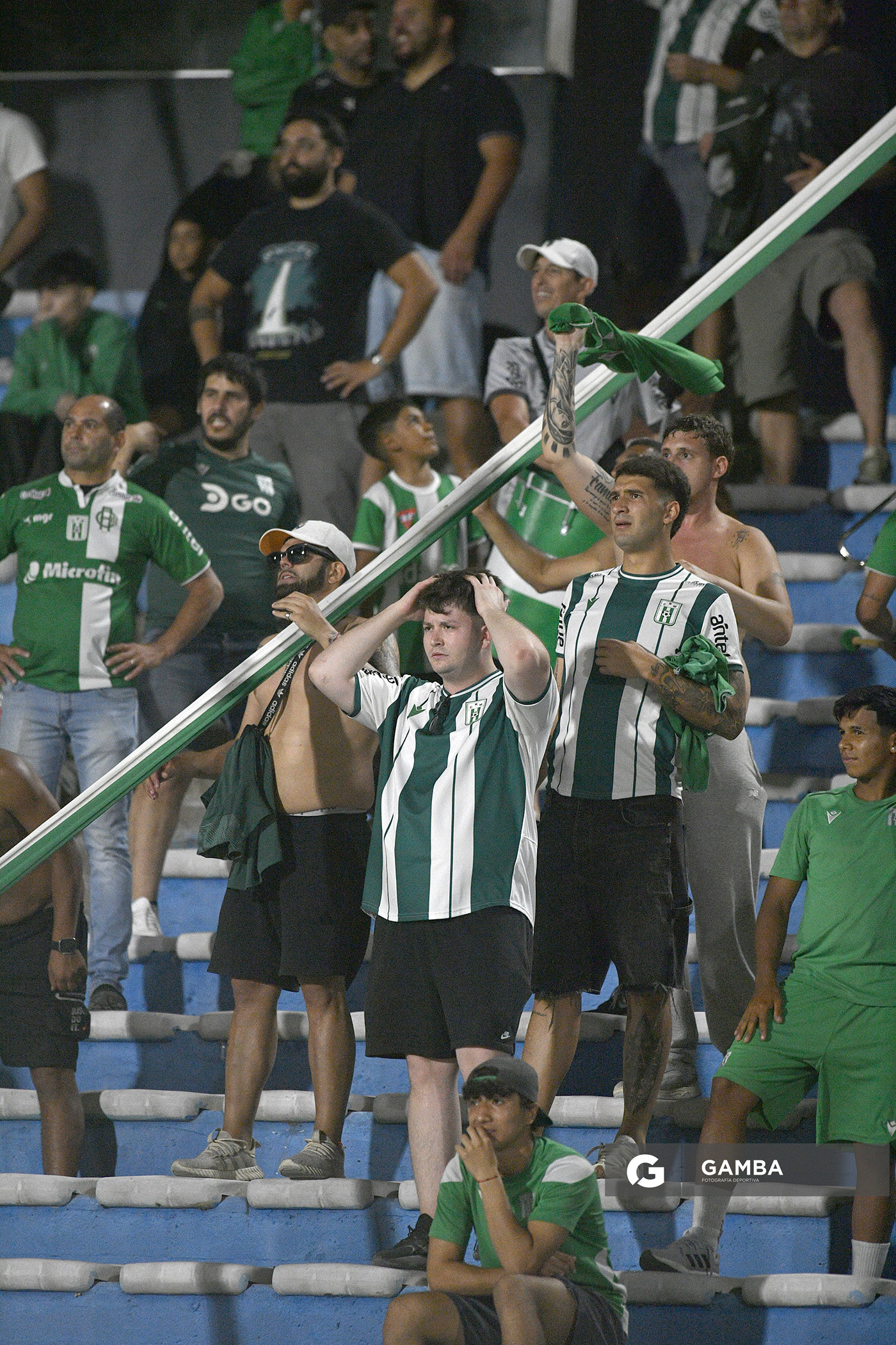 Hinchas de Racing. Copa Conmebol Sudamericana. Estadio Centenario.