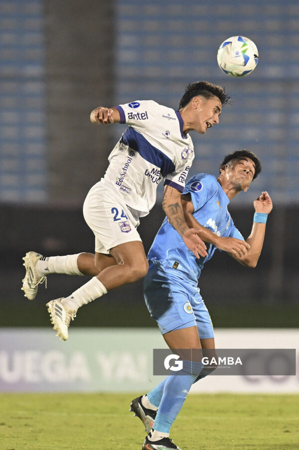 Lucas Paul de los Santos, de Defensor Sporting, Copa Conmebol Sudamericana. Estadio Centenario.