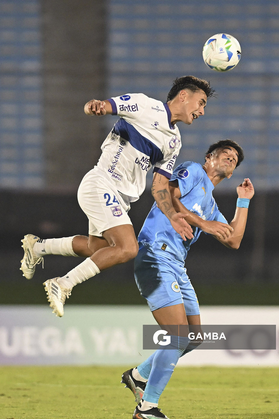 Lucas Paul de los Santos, de Defensor Sporting, Copa Conmebol Sudamericana. Estadio Centenario.
