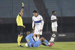Carlos Benítez, árbitro central, Copa Conmebol Sudamericana. Estadio Centenario.