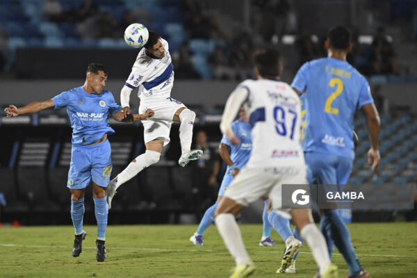 Mateo Caballero, de Defensor Sporting, Copa Conmebol Sudamericana. Estadio Centenario.