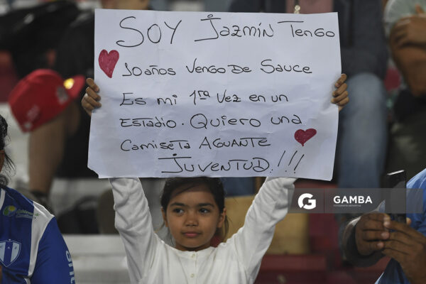 Hinchas de Juventud. Copa Conmebol Libertadores. Estadio Gran Parque Central.