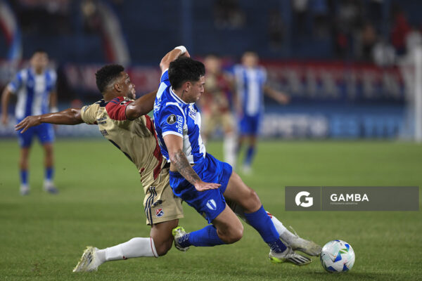 Gonzalo Gómez, de Juventud, Copa Conmebol Libertadores. Estadio Gran Parque Central.