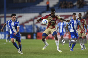 Malcom Palacios, de Independiente Medellín, Copa Conmebol Libertadores. Estadio Gran Parque Central.