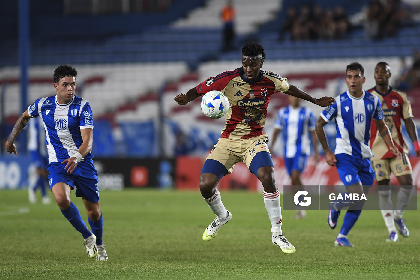 Malcom Palacios, de Independiente Medellín, Copa Conmebol Libertadores. Estadio Gran Parque Central.