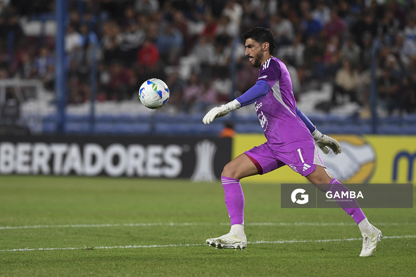 Salvador Ichazo, golero de Independiente Medellín, Copa Conmebol Libertadores. Estadio Gran Parque Central.